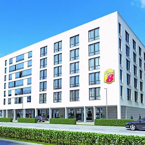 *** Hotel Super 8 By Wyndham West Germania